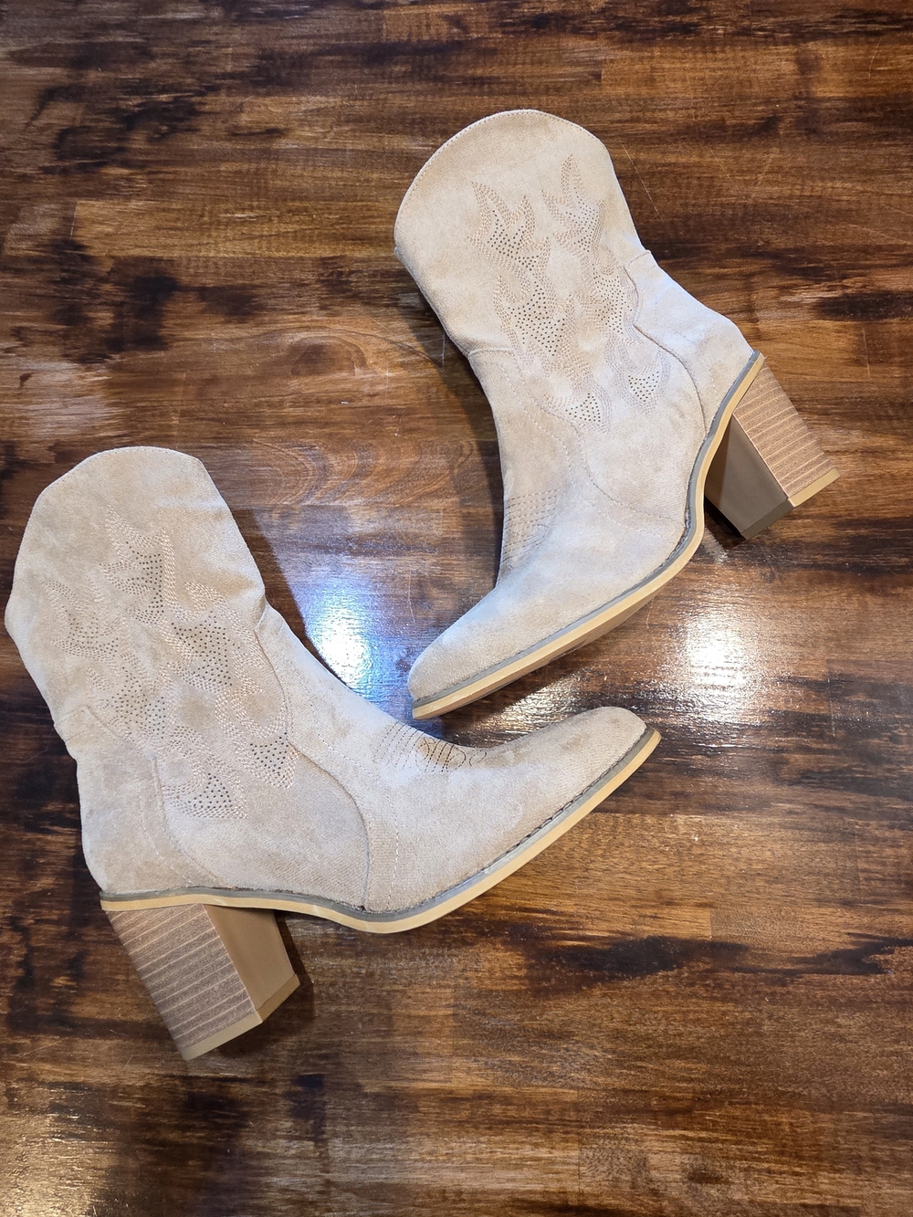 Olivia & Kate Bonita Tan Suede Western Block Heel Boots Women’s Size 9 New Boho